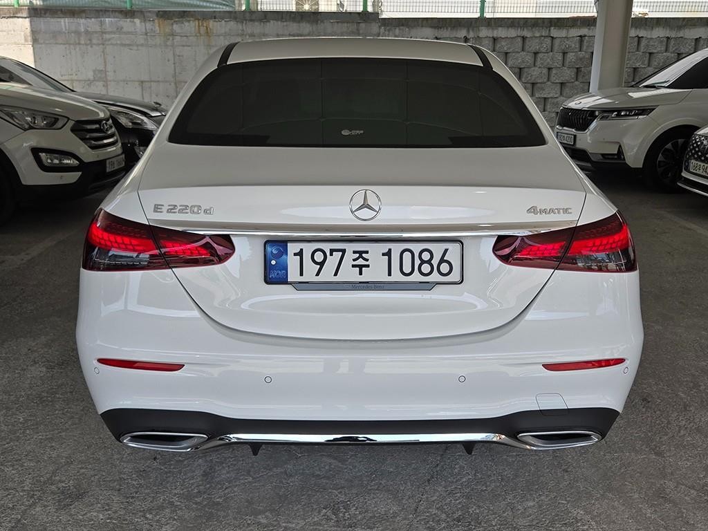 벤츠 E 클래스 E-클래스 W213 E220d 4MATIC AMG라인 이미지 4