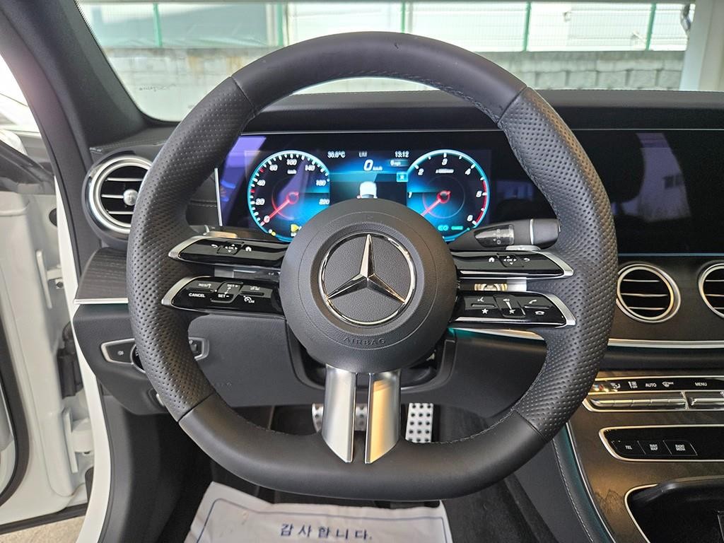 벤츠 E 클래스 E-클래스 W213 E220d 4MATIC AMG라인 이미지 7