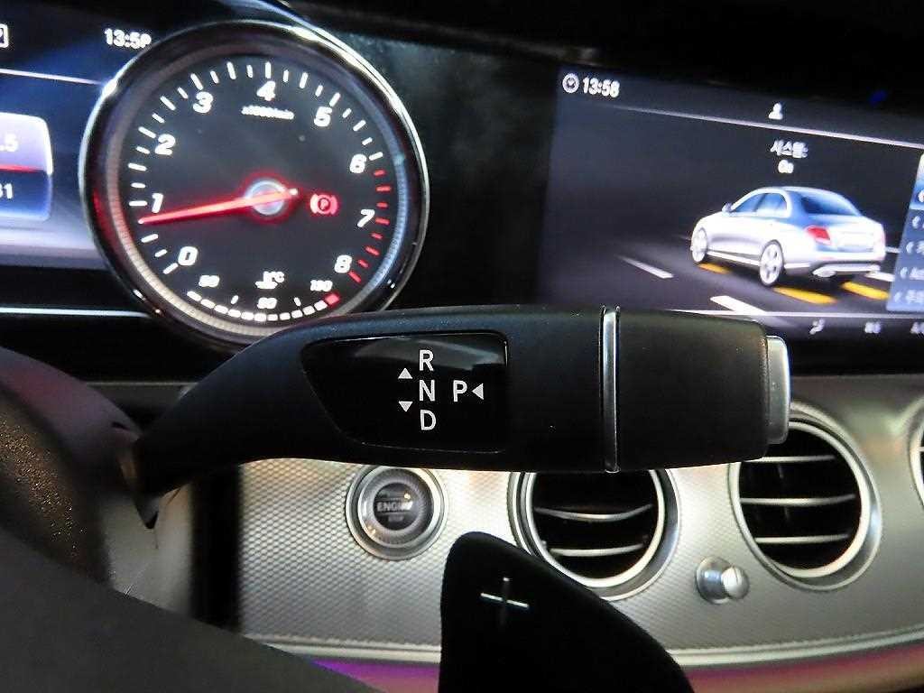 벤츠 E 클래스 E-클래스 W213 E300 아방가르드 이미지 12