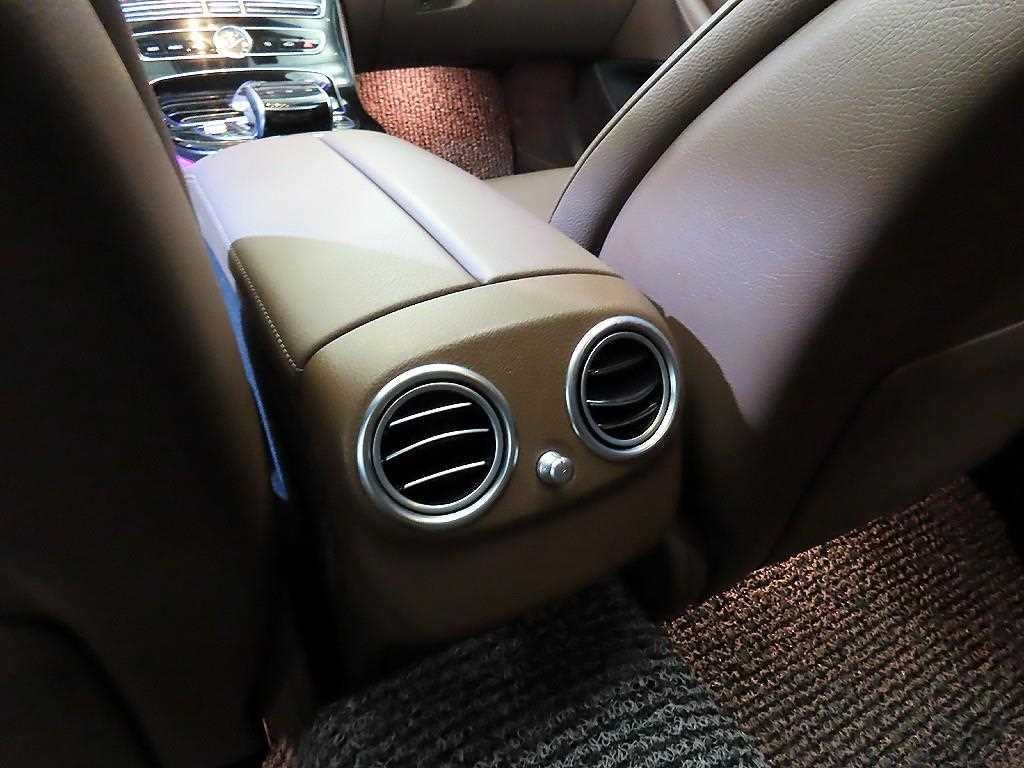 벤츠 E 클래스 E-클래스 W213 E300 아방가르드 이미지 16
