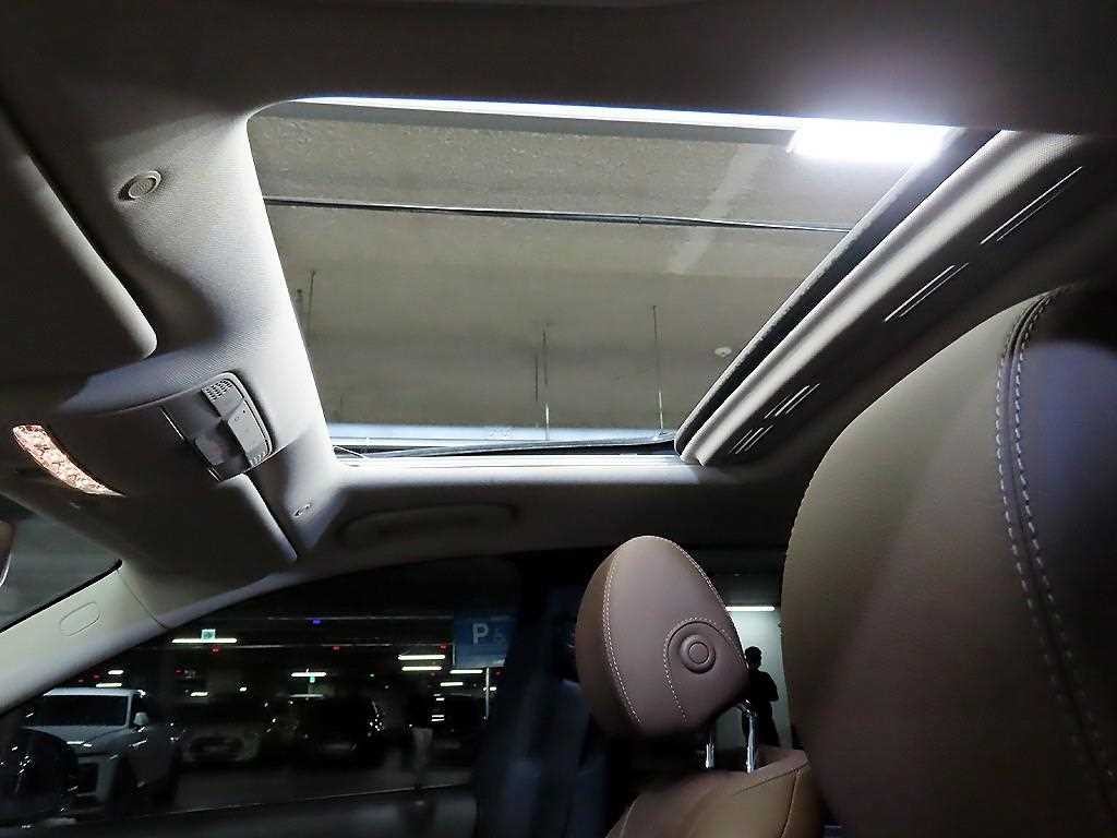 벤츠 E 클래스 E-클래스 W213 E300 아방가르드 이미지 17
