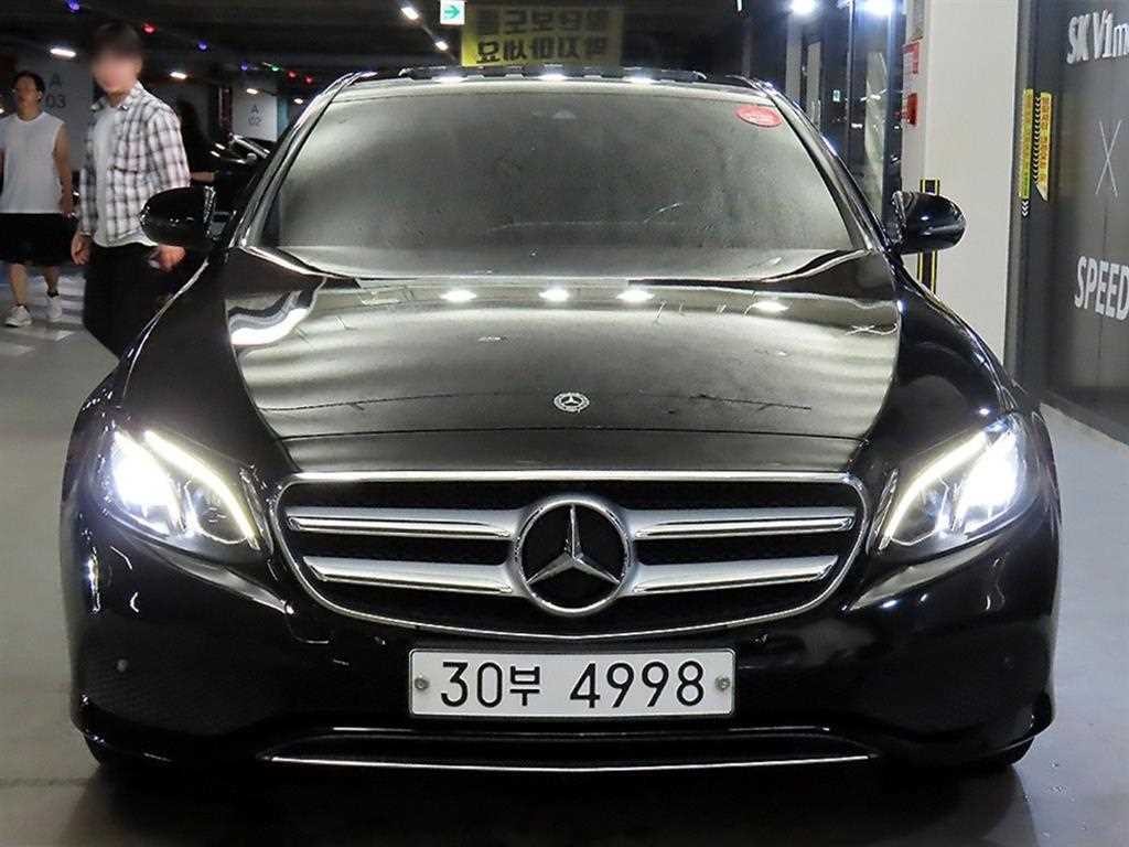 벤츠 E 클래스 E-클래스 W213 E300 아방가르드 이미지 2