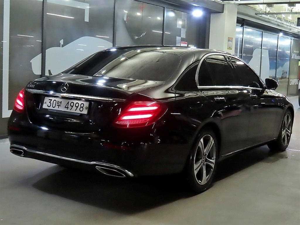 벤츠 E 클래스 E-클래스 W213 E300 아방가르드 이미지 4