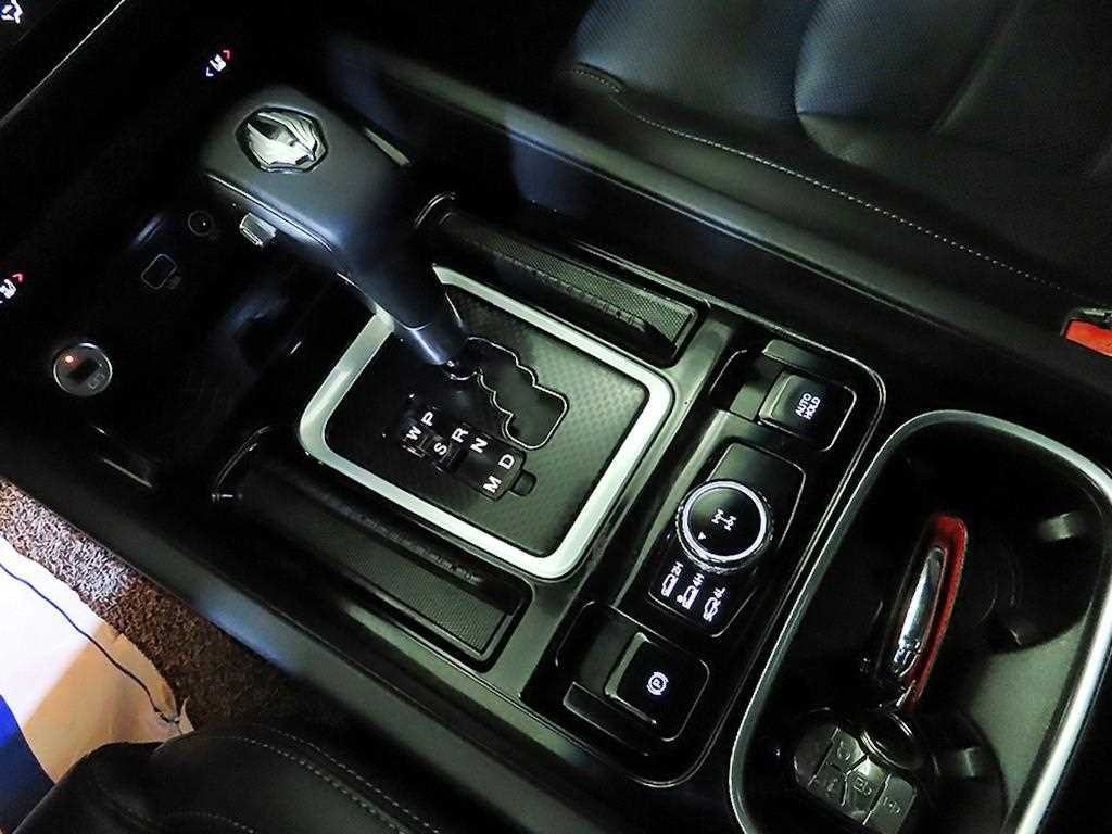 KG모빌리티(쌍용) 렉스턴 G4렉스턴 디젤 2.2 4WD 화이트 에디션 이미지 12