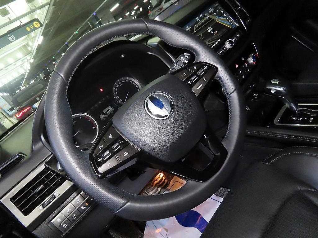 KG모빌리티(쌍용) 렉스턴 G4렉스턴 디젤 2.2 4WD 화이트 에디션 이미지 8