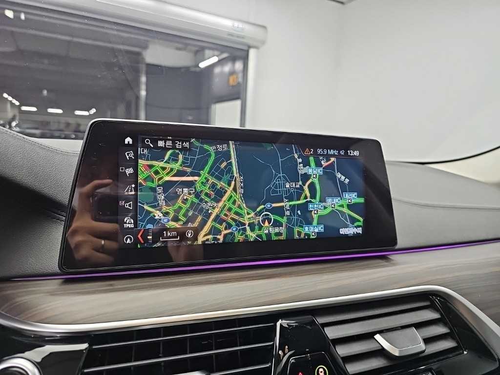 BMW 5시리즈 5시리즈 (G30) 520d xDrive 럭셔리 플러스 이미지 15
