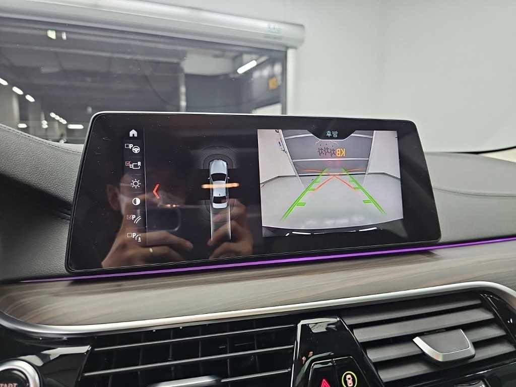 BMW 5시리즈 5시리즈 (G30) 520d xDrive 럭셔리 플러스 이미지 16