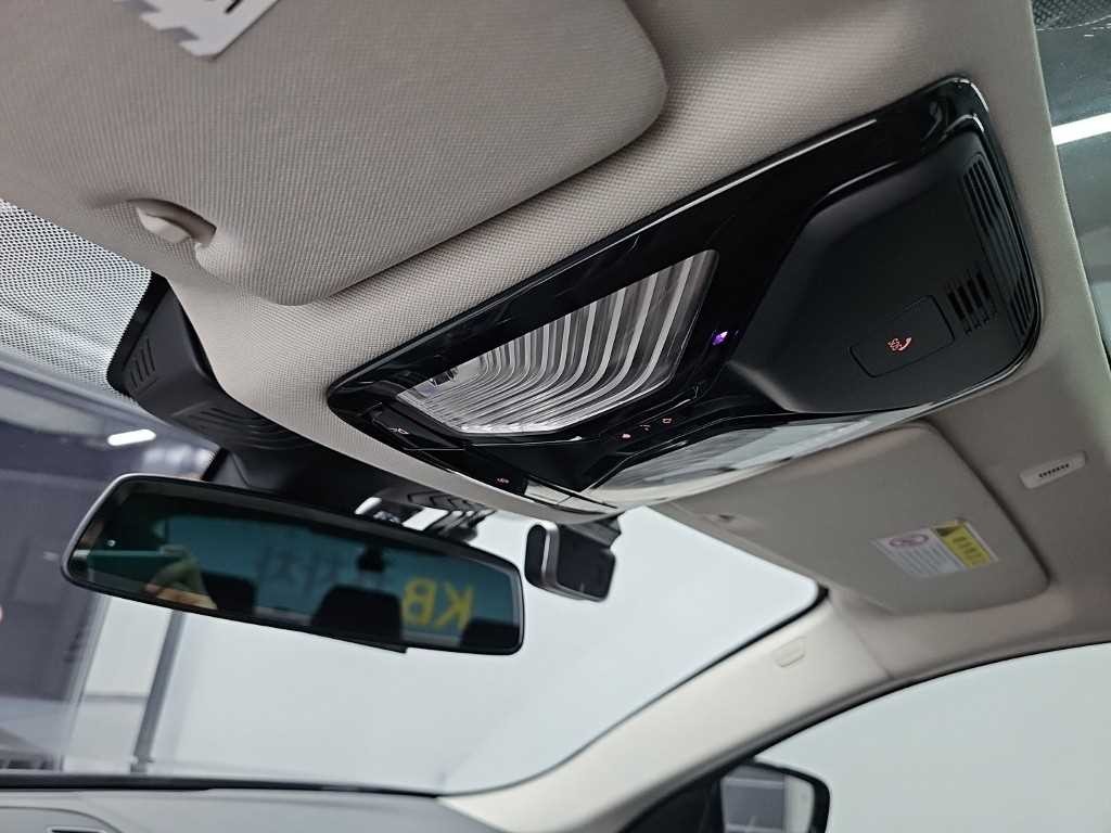 BMW 5시리즈 5시리즈 (G30) 520d xDrive 럭셔리 플러스 이미지 17