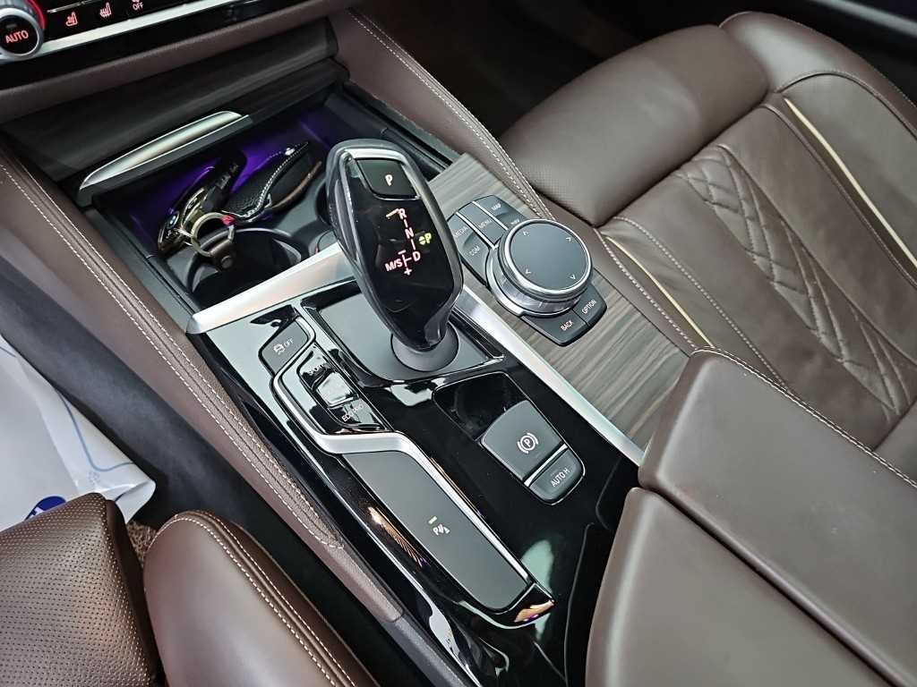 BMW 5시리즈 5시리즈 (G30) 520d xDrive 럭셔리 플러스 이미지 8