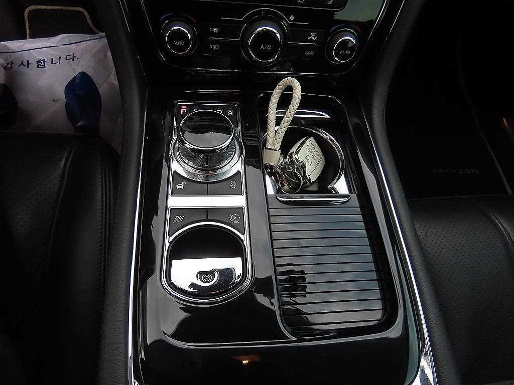 재규어 XJ XJ (X351) 3.0D 프리미엄 럭셔리 LWB 이미지 10