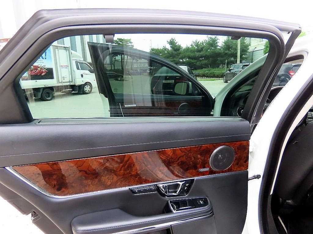 재규어 XJ XJ (X351) 3.0D 프리미엄 럭셔리 LWB 이미지 14