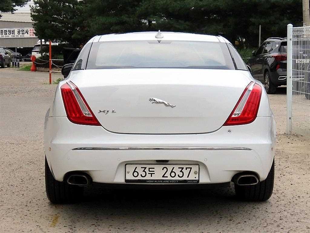 재규어 XJ XJ (X351) 3.0D 프리미엄 럭셔리 LWB 이미지 4