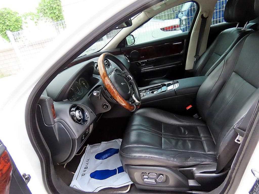 재규어 XJ XJ (X351) 3.0D 프리미엄 럭셔리 LWB 이미지 5