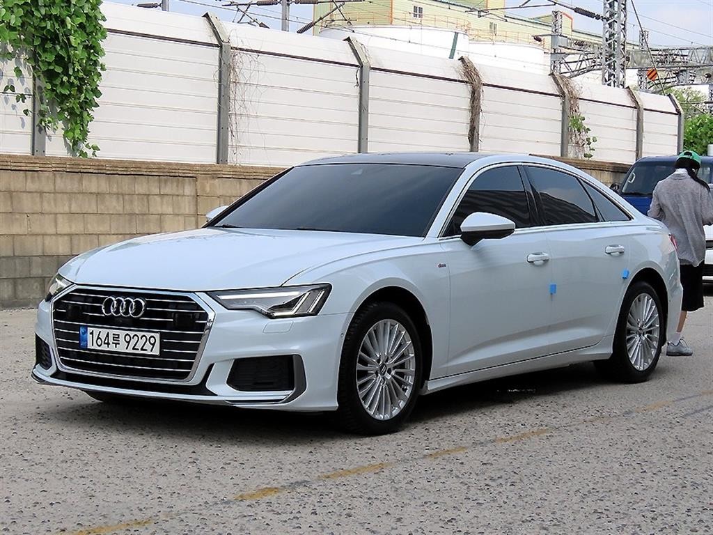 아우디 A6 A6 (C8) 45 TFSI 프리미엄 이미지 2