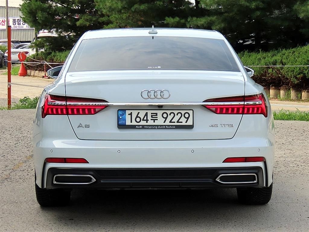 아우디 A6 A6 (C8) 45 TFSI 프리미엄 이미지 4