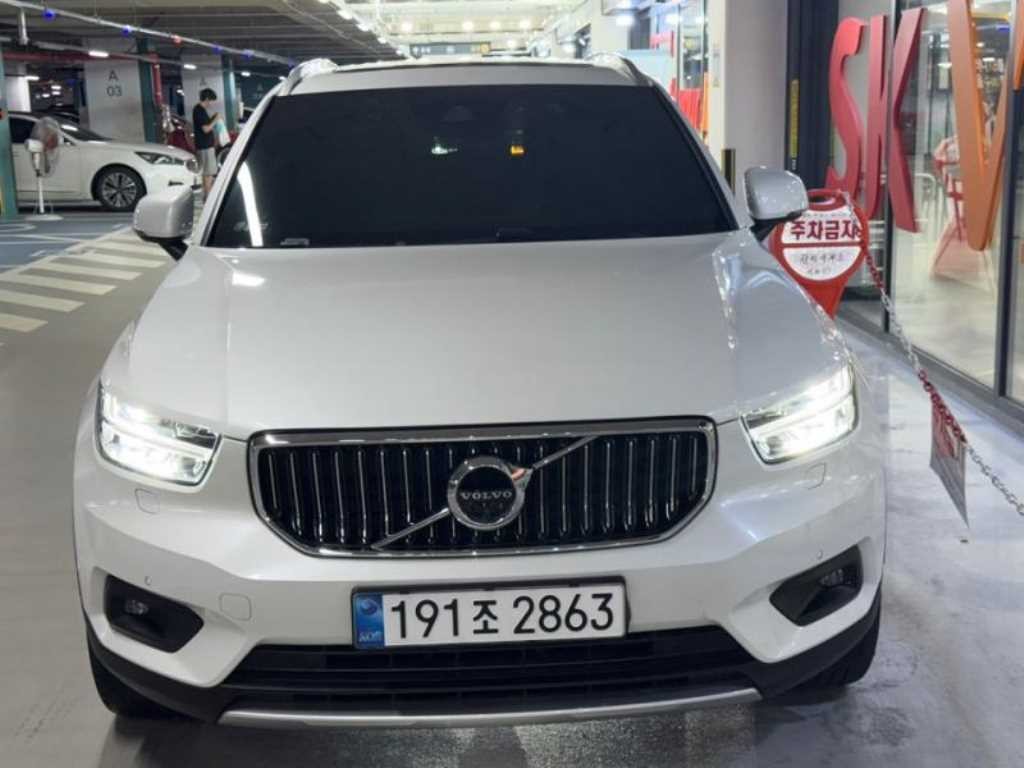 볼보 XC40 B4 AWD 인스크립션 이미지 1
