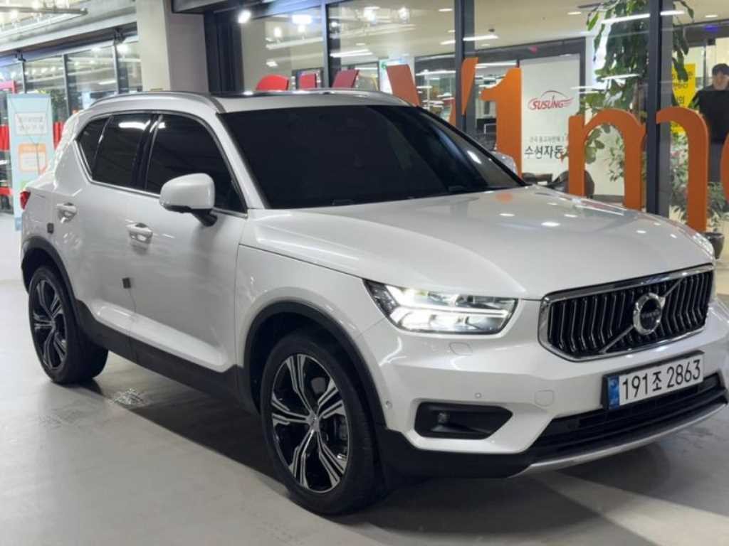 볼보 XC40 B4 AWD 인스크립션 이미지 2