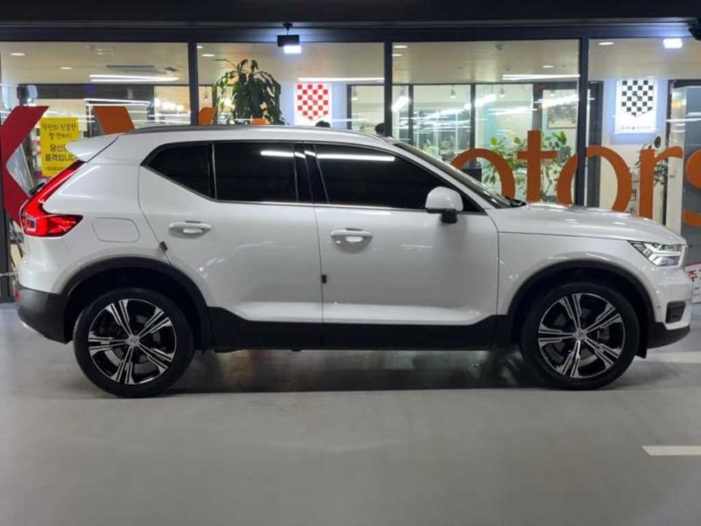 볼보 XC40 B4 AWD 인스크립션 이미지 3