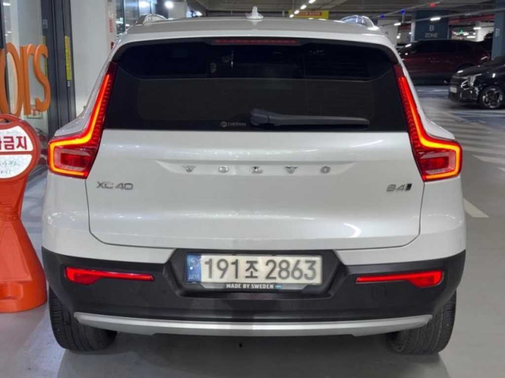 볼보 XC40 B4 AWD 인스크립션 이미지 5