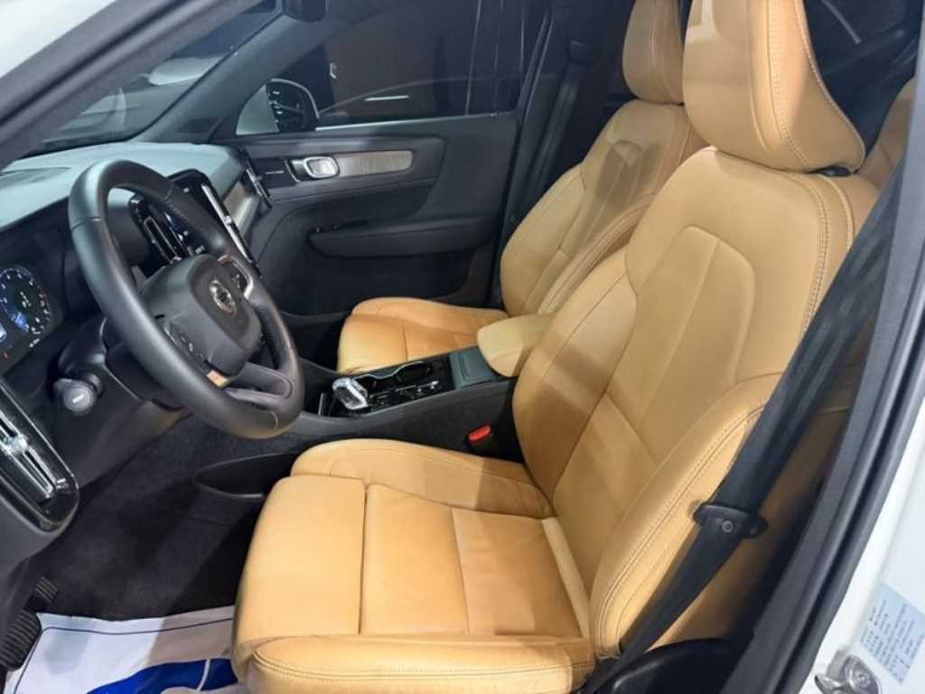 볼보 XC40 B4 AWD 인스크립션 이미지 6