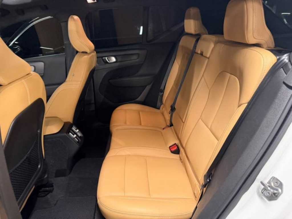 볼보 XC40 B4 AWD 인스크립션 이미지 7