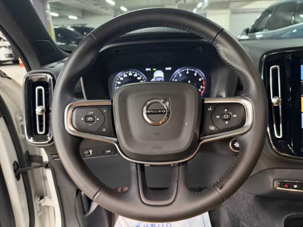볼보 XC40 B4 AWD 인스크립션 이미지 8