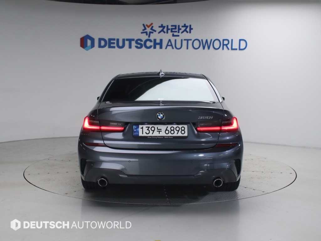 BMW 3시리즈 3시리즈 (G20) 320i M 스포츠 이미지 4