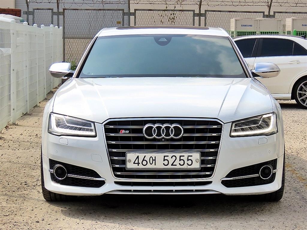 아우디 S8 4.0 TFSI 콰트로 이미지 1