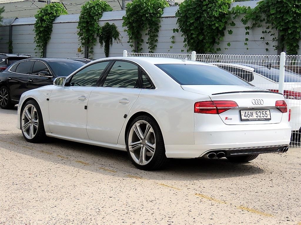 아우디 S8 4.0 TFSI 콰트로 이미지 3