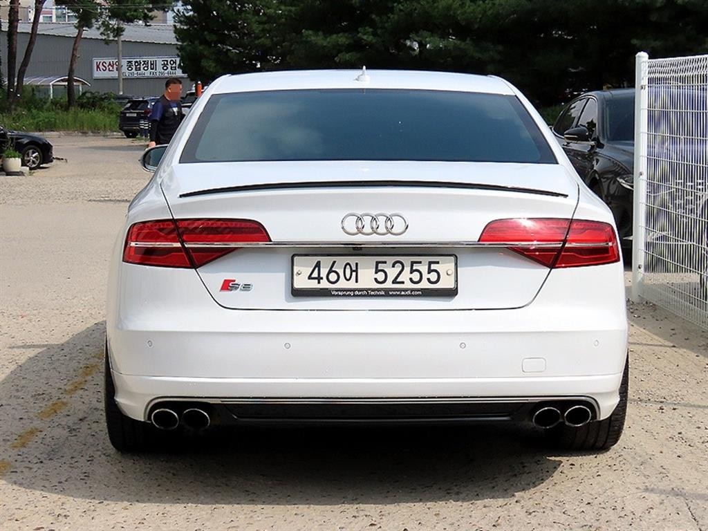 아우디 S8 4.0 TFSI 콰트로 이미지 4