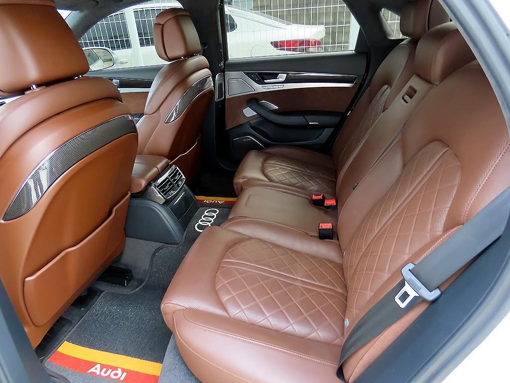 아우디 S8 4.0 TFSI 콰트로 이미지 6