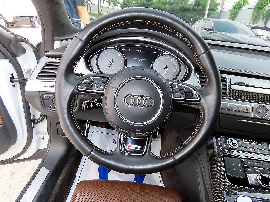 아우디 S8 4.0 TFSI 콰트로 이미지 8