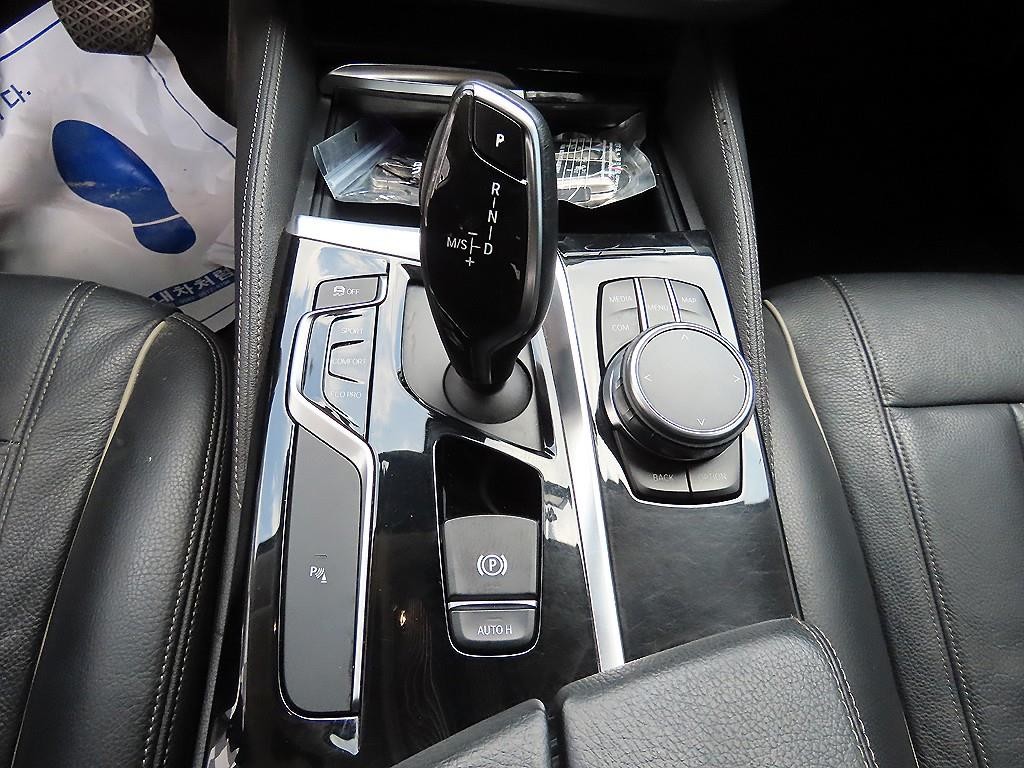 BMW 5시리즈 5시리즈 (G30) 520i 럭셔리 이미지 11