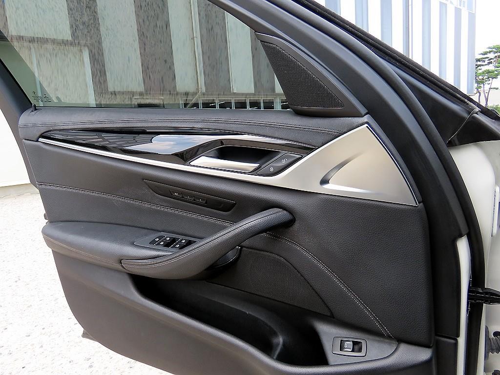 BMW 5시리즈 5시리즈 (G30) 520i 럭셔리 이미지 12