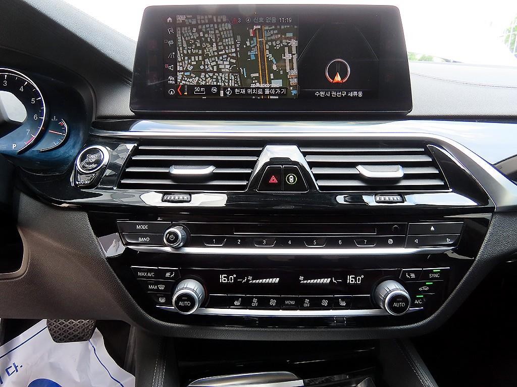 BMW 5시리즈 5시리즈 (G30) 520i 럭셔리 이미지 13