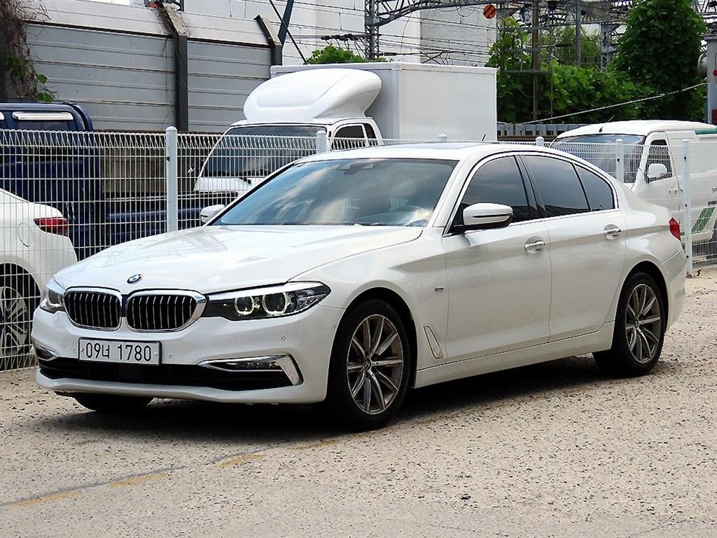 BMW 5시리즈 5시리즈 (G30) 520i 럭셔리 이미지 2