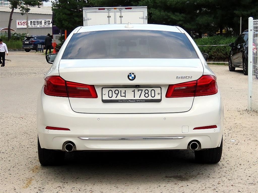 BMW 5시리즈 5시리즈 (G30) 520i 럭셔리 이미지 4