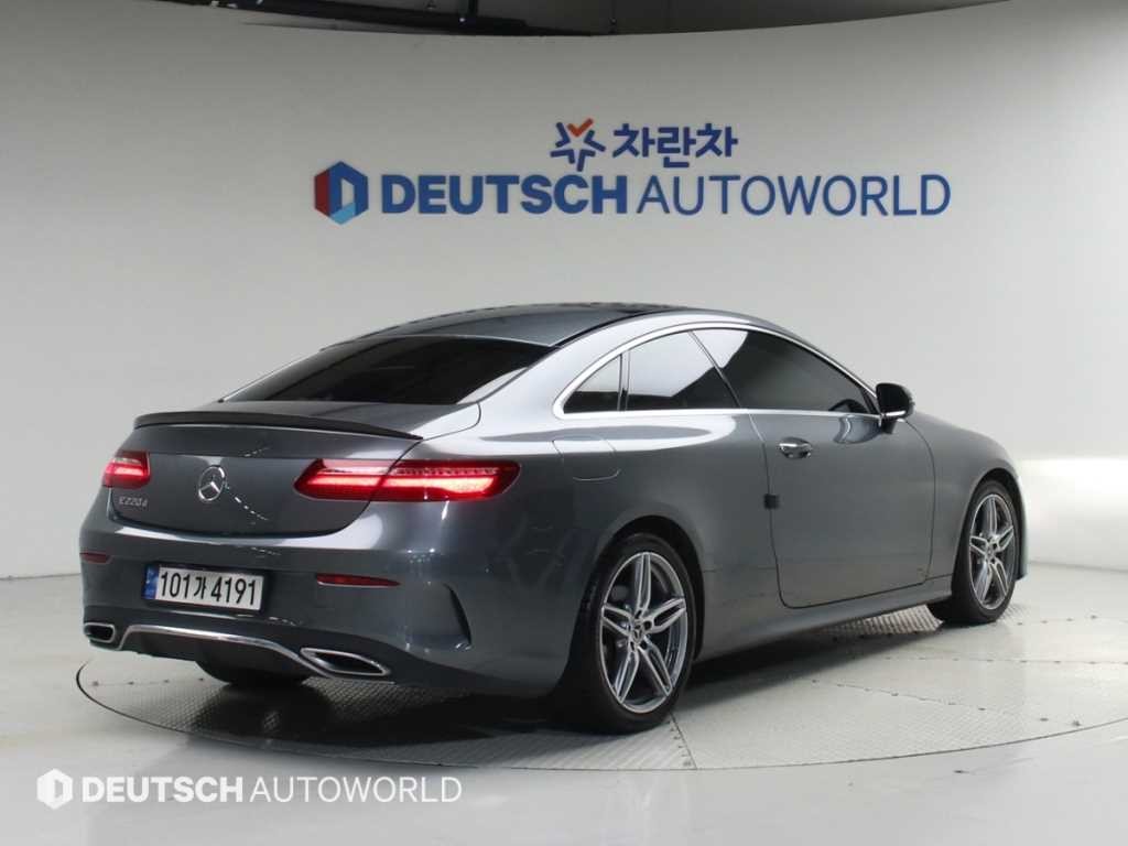 벤츠 E 클래스 E-클래스 W213 E220d 쿠페 이미지 2