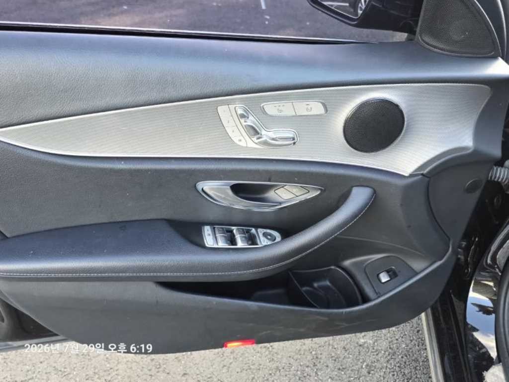 벤츠 E 클래스 E-클래스 W213 E200 아방가르드 이미지 15