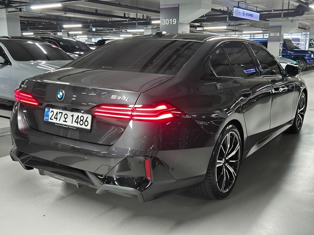 BMW 5시리즈 5시리즈 (G60) 530i xDrive M 스포츠 이미지 3