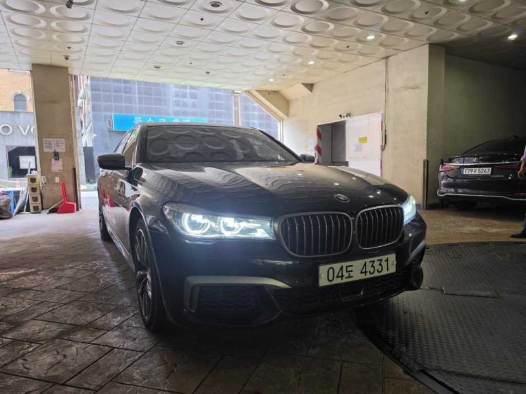 BMW 7시리즈 7시리즈 (G11) M760Li xDrive 이미지 2