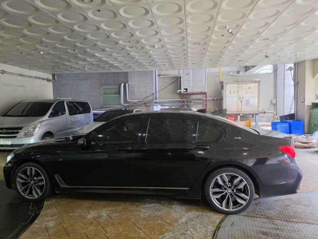 BMW 7시리즈 7시리즈 (G11) M760Li xDrive 이미지 3