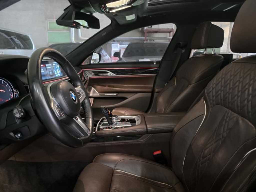 BMW 7시리즈 7시리즈 (G11) M760Li xDrive 이미지 8