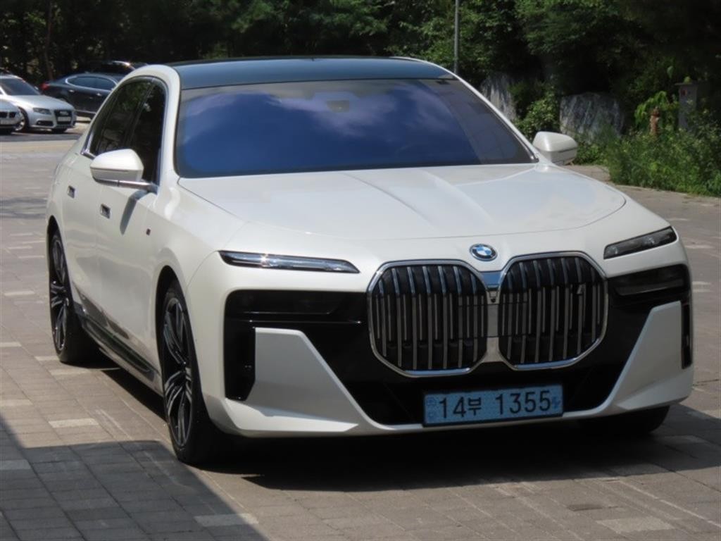 BMW i7 BMW i7 xDrive 60 DPE 이그제큐티브 팩 이미지 2