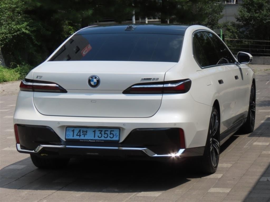 BMW i7 BMW i7 xDrive 60 DPE 이그제큐티브 팩 이미지 3