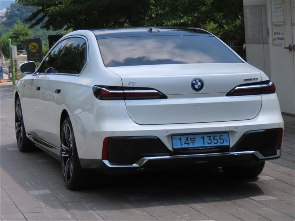 BMW i7 BMW i7 xDrive 60 DPE 이그제큐티브 팩 이미지 4