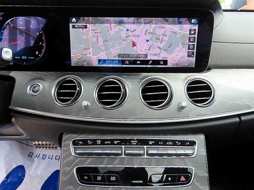 벤츠 E 클래스 E-클래스 W213 E350 4MATIC AMG LINE 이미지 13
