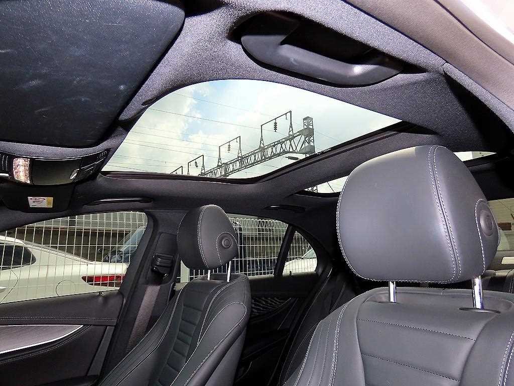 벤츠 E 클래스 E-클래스 W213 E350 4MATIC AMG LINE 이미지 17