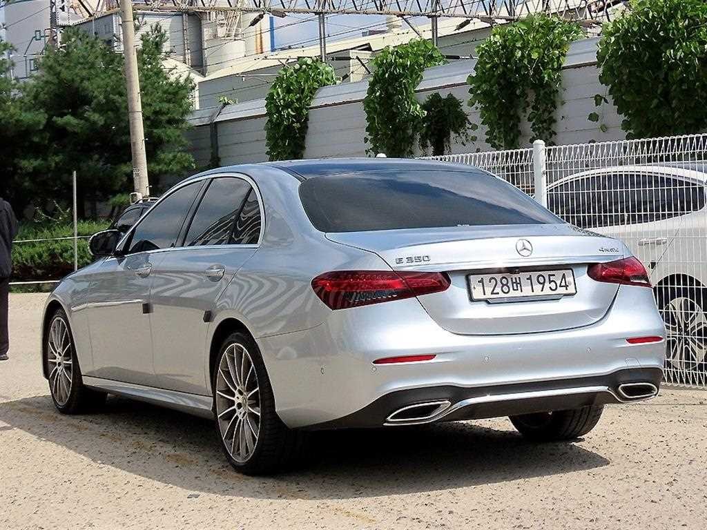 벤츠 E 클래스 E-클래스 W213 E350 4MATIC AMG LINE 이미지 3