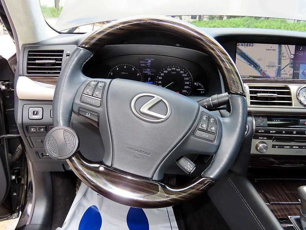 렉서스 LS LS460 AWD 이미지 8